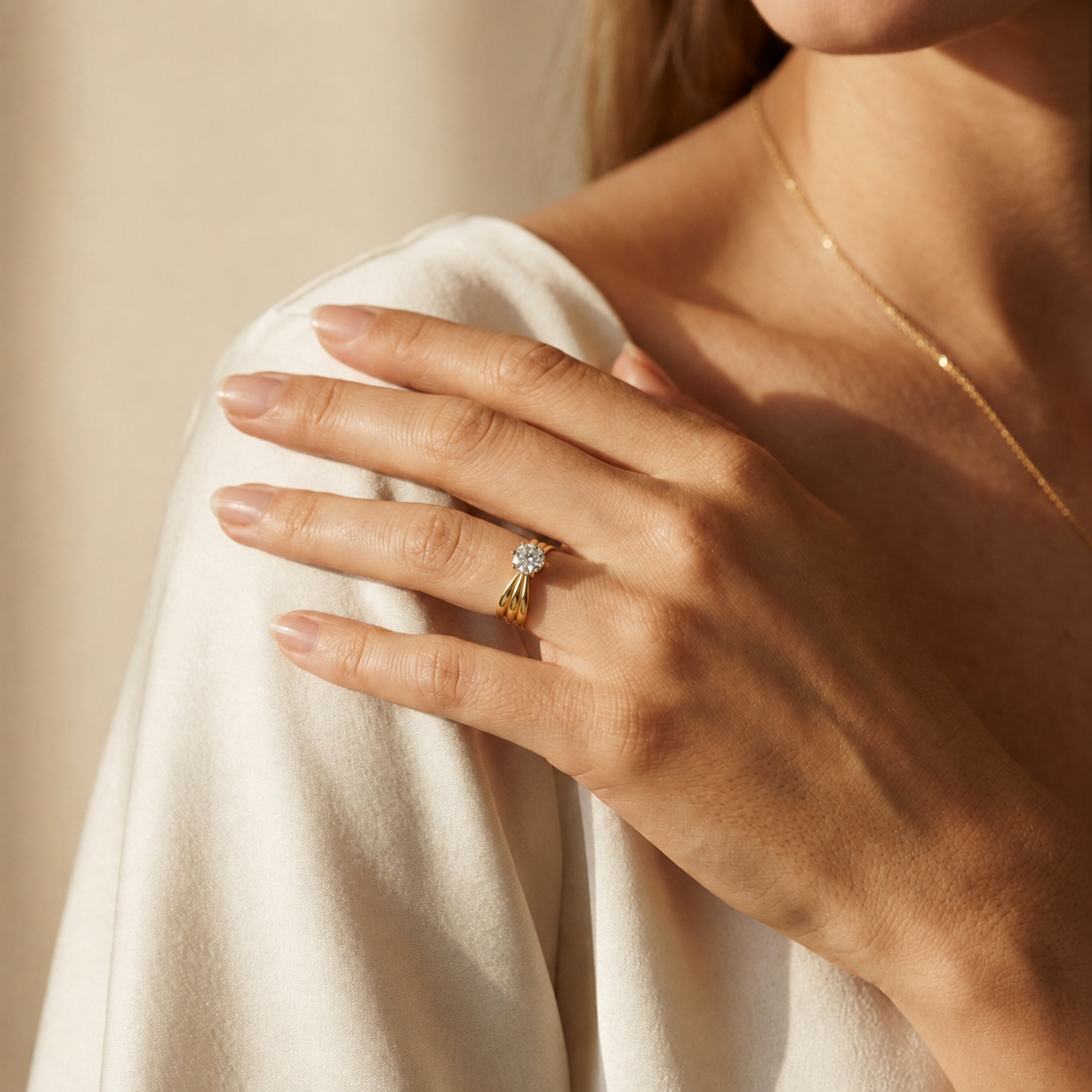 Runder Diamantring mit mehrlagigem Banddesign | 18K Gold