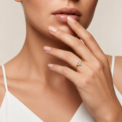 Runder Diamantring mit Herz-Halo-Design | Liebe in voller Blüte