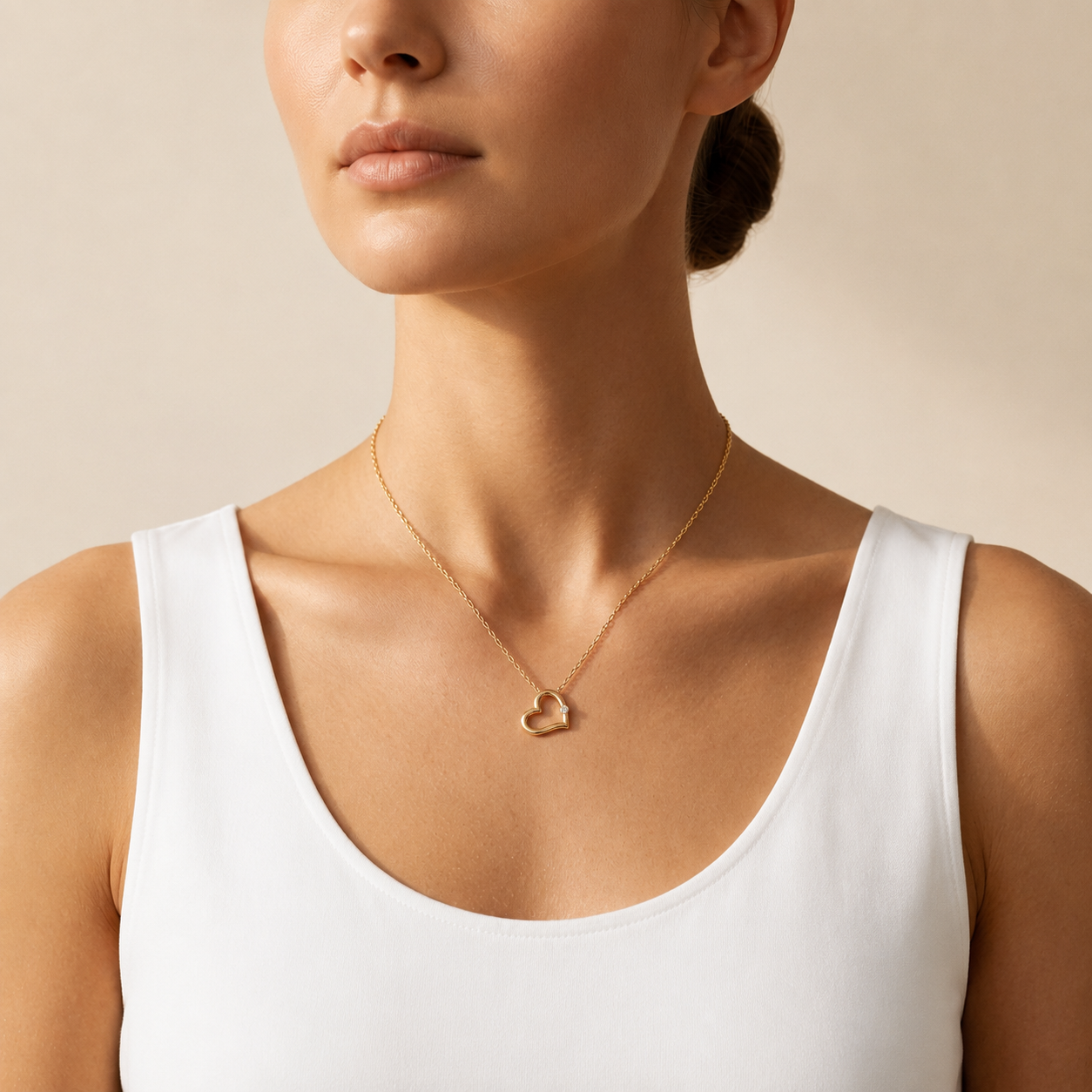 Anhänger mit herzförmigem Seitenakzent-Diamant | Romantischer Edelschmuck