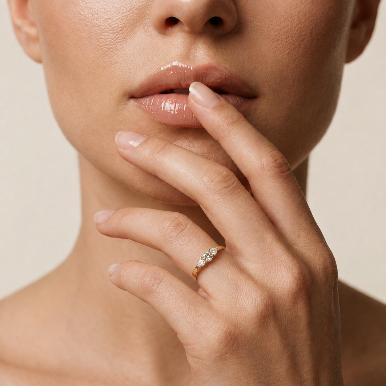 Runder Diamant-Ring mit drei Steinen | Drei Steine, eine Liebe