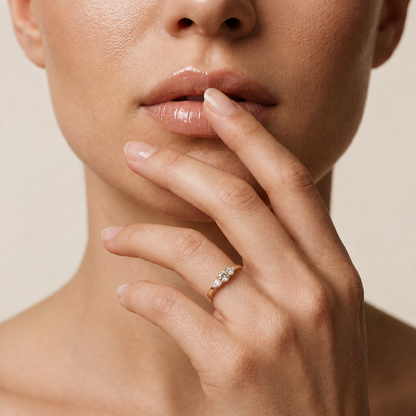 Runder Diamant-Ring mit drei Steinen | Drei Steine, eine Liebe