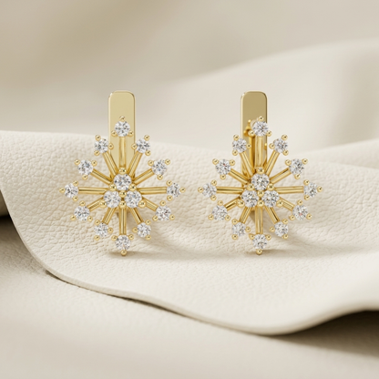 Yellow gold diamond snowflake stud earrings with a sparkling starburst design.
Elegant snowflake-inspired diamond earrings crafted in polished yellow gold.
Luxury diamond floral star earrings featuring brilliant round diamond accents.
Fine jewelry yellow gold snowflake earrings with a radiant diamond pattern.
Contemporary diamond starburst stud earrings in a refined yellow gold finish.
Premium yellow gold diamond earrings showcasing a dazzling snowflake motif.
Designer snowflake diamond earrings with brilli