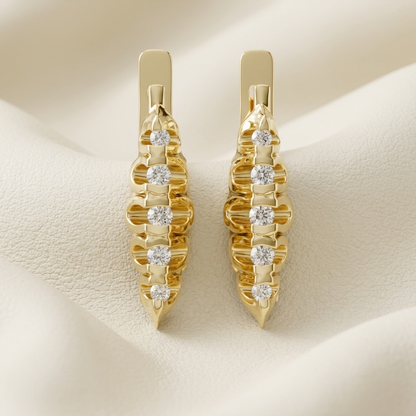 Graduated diamond huggie earrings in yellow gold
Luxury yellow gold diamond huggie earrings
Elegant graduated diamond earrings
Fine jewelry diamond huggie earrings
Premium yellow gold diamond hoops
Modern graduated diamond ear jewelry
Sparkling gold diamond huggie earrings
Contemporary diamond huggie design
Designer yellow gold diamond earrings
Classic graduated diamond earrings
