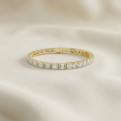Yellow gold alternating cut diamond line bracelet
Luxury mixed shape diamond tennis bracelet
Emerald and round diamond bracelet in yellow gold
Elegant alternating diamond link bracelet on cream surface
Premium mixed cut diamond bracelet with gold setting
Yellow gold multi shape diamond bracelet close up
Fine jewelry alternating diamond tennis bracelet
Sophisticated emerald and brilliant cut diamond bracelet
Luxury yellow gold mixed stone diamond line bracelet
Contemporary alternating cut diamond bracelet de