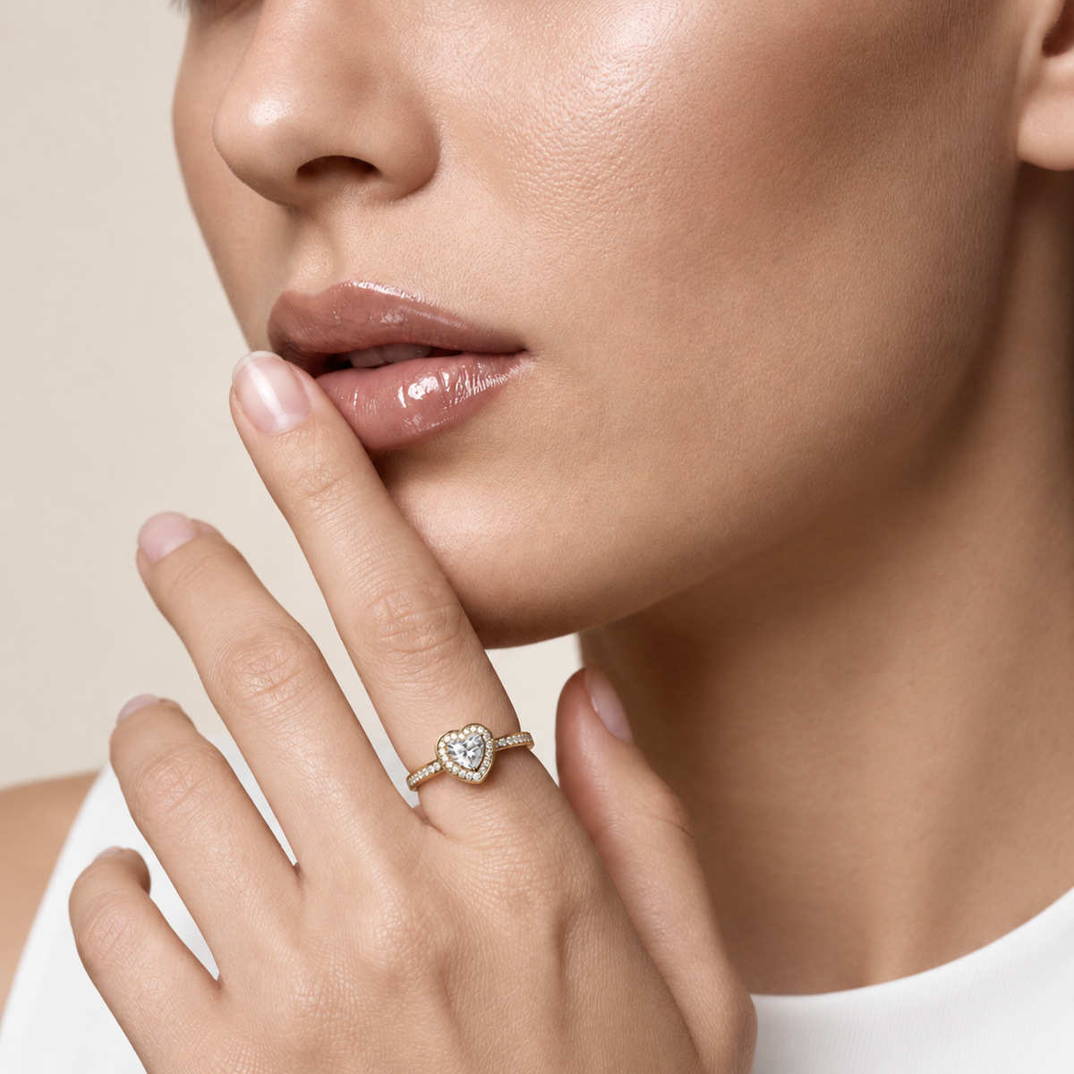Herzförmiger Diamantring mit doppeltem Halo-Design | 18K Gold