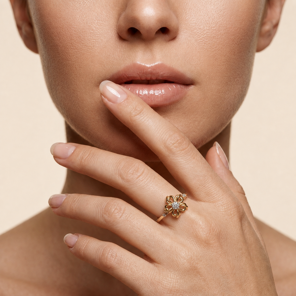 Blumenförmiger Diamantring | Runder Mittelstein | 18K Gold Feiner Schmuck