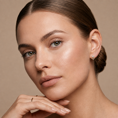 Runde Diamant-Ohrstecker mit Chevron-Halo | Krappenfassung 18K Gold